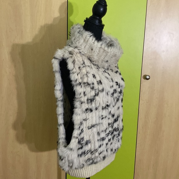 Neiman Marcus Real Fur Pullover Vest - Picture 4 of 13
